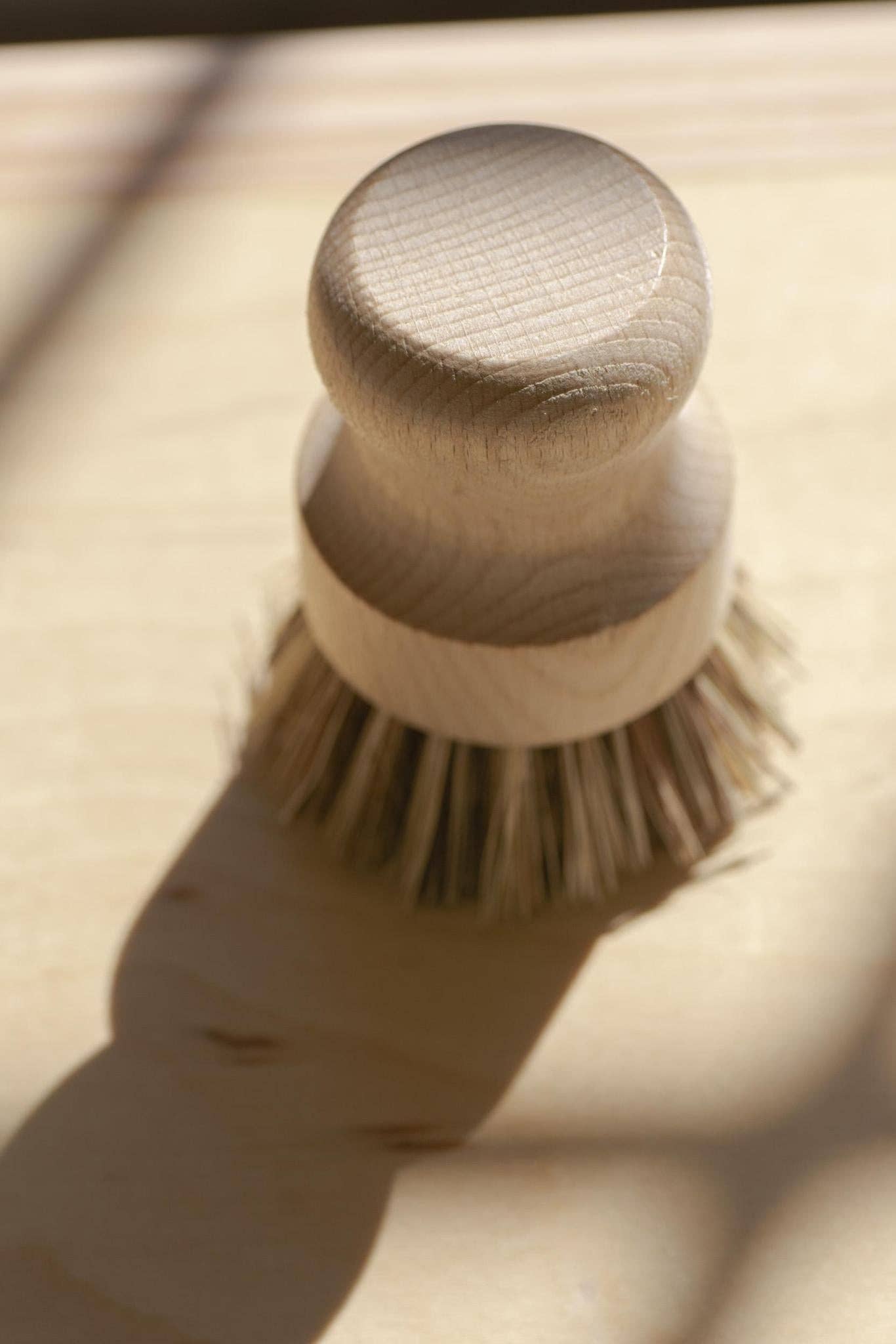 Pot scrubber / Hand Brush White Teakwood - No Tox Life® | CASA AGAVE®