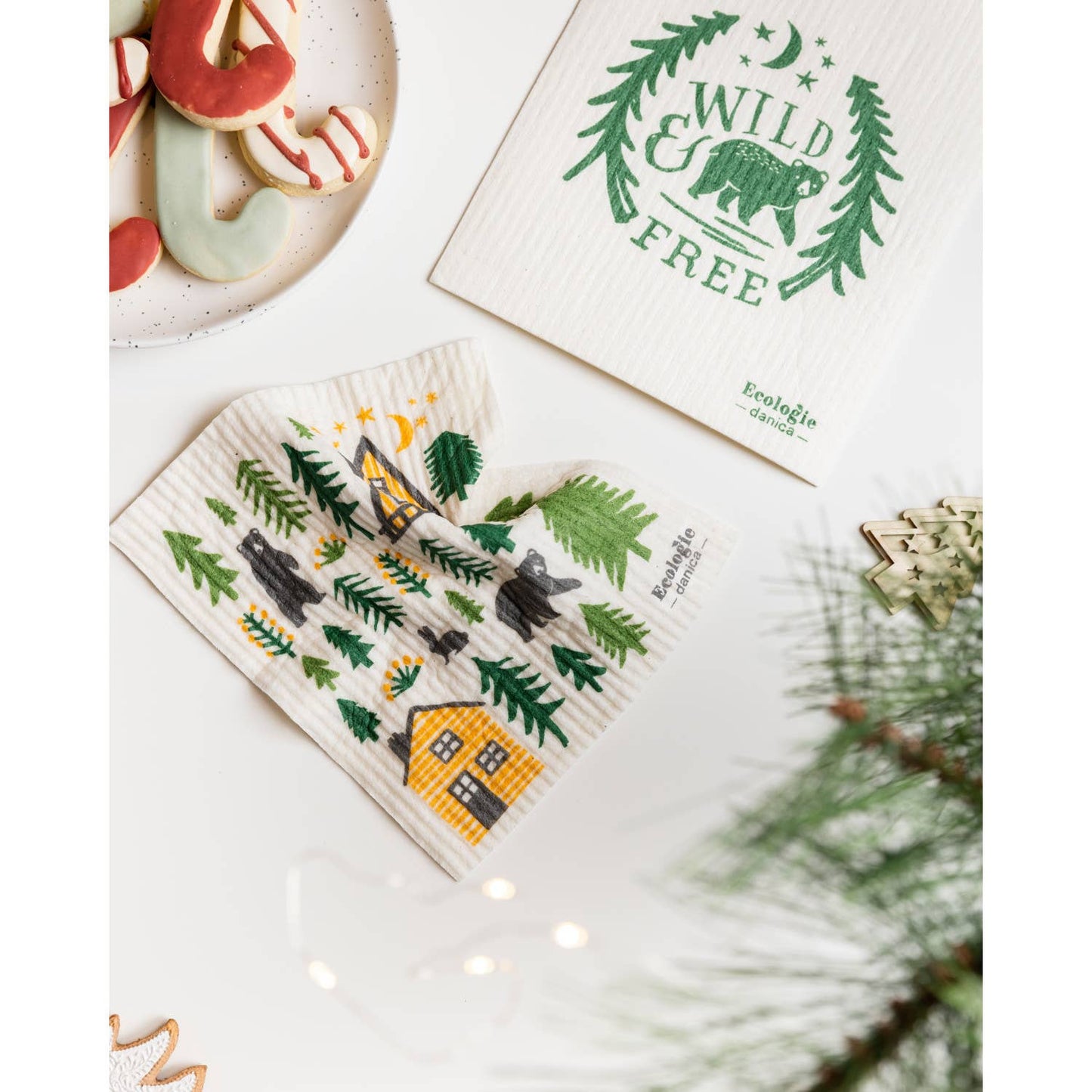 Wild Life Swedish Dishcloth (Bears & Cabin, Winter Collection)
