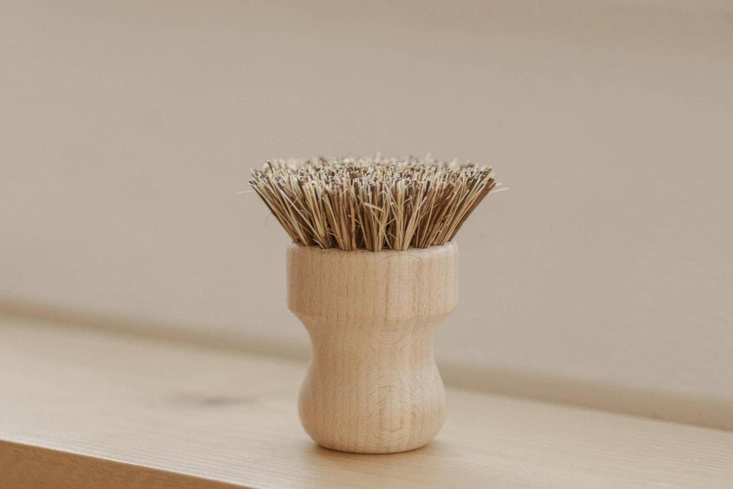 Pot scrubber / Hand Brush White Teakwood - No Tox Life® | CASA AGAVE®